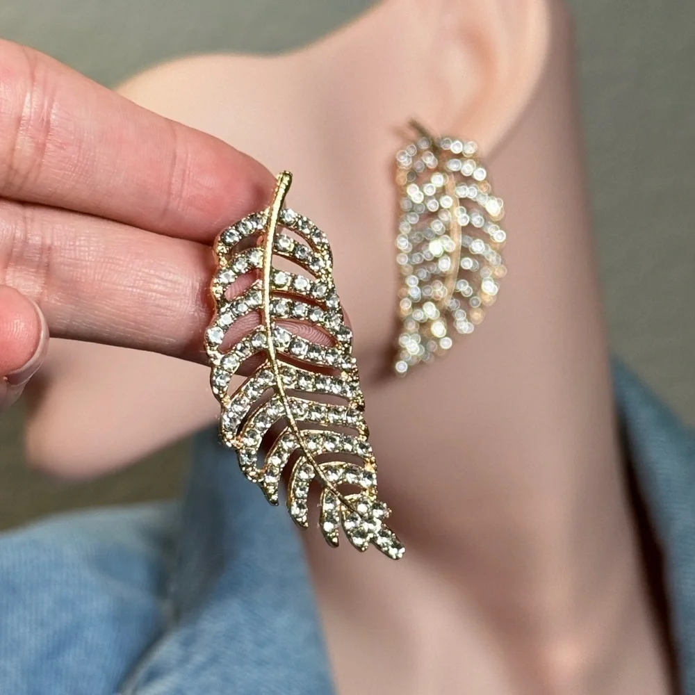 ⚜️ Elegant 18K Gold Plated Leaf Earrings with Cubic Zirconia 💎